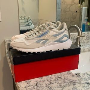 Reebok Women’s Size 10 New With Box Legacy Light Blue and White